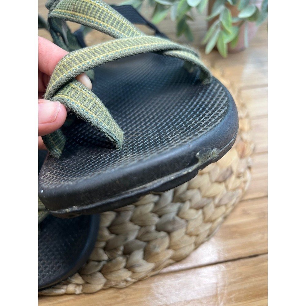 Chaco Yampa~Toe Loop Strappy Outdoor Water Sandals~mens 8 olive green *FLAW* - Picture 5 of 7